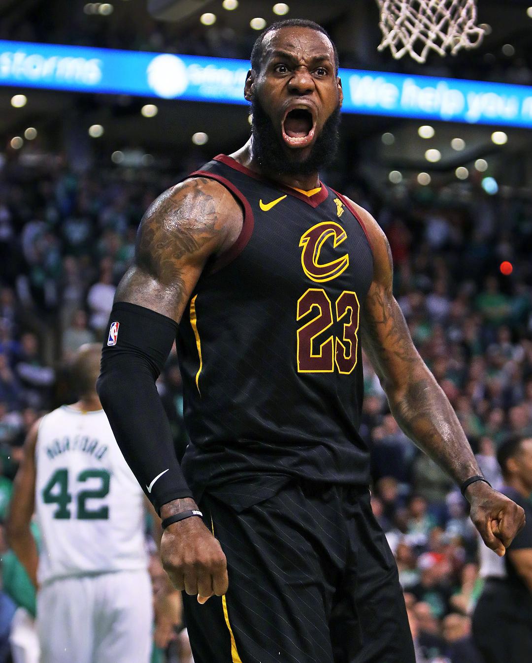 Kaiyun-关于詹姆斯回归赛场，精彩发挥首场状态亮眼，老鹰观众沸腾！的信息