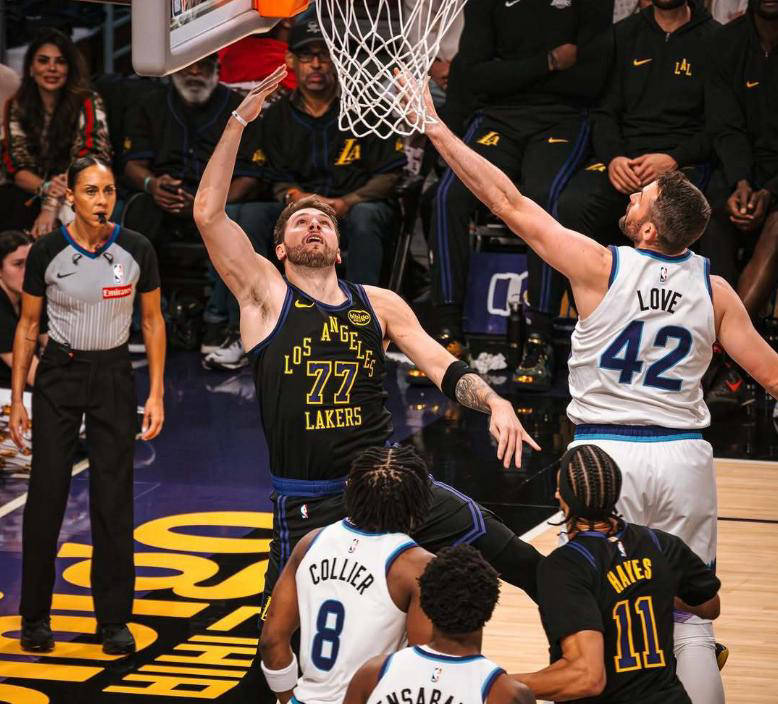 开云体育-关于东契奇关键节点比分优势明显，湖人带队取胜！的信息